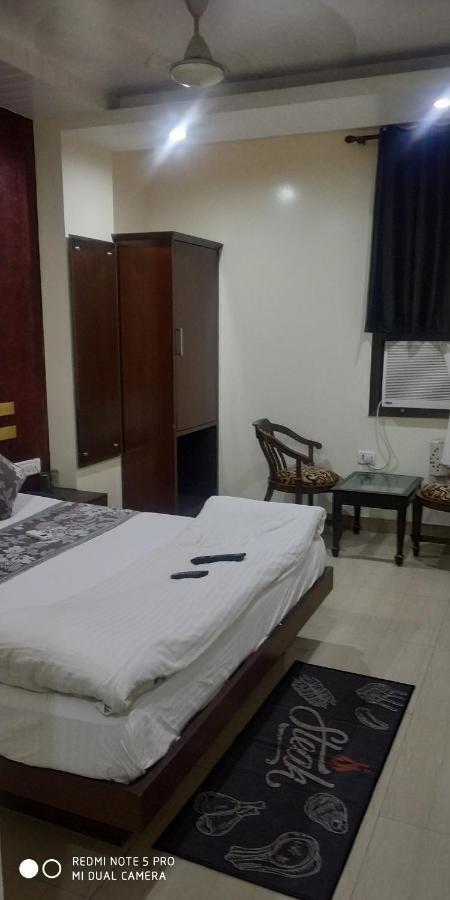 Adb Rooms Udhav Palace Nova Deli Exterior foto