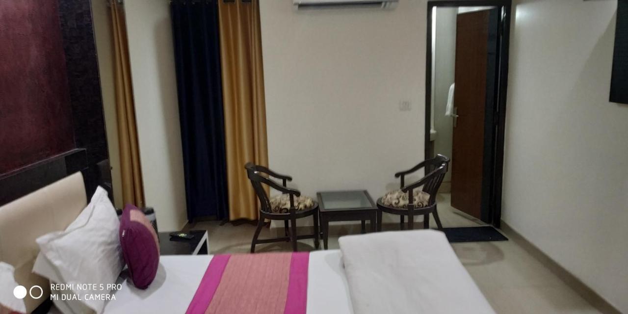 Adb Rooms Udhav Palace Nova Deli Exterior foto
