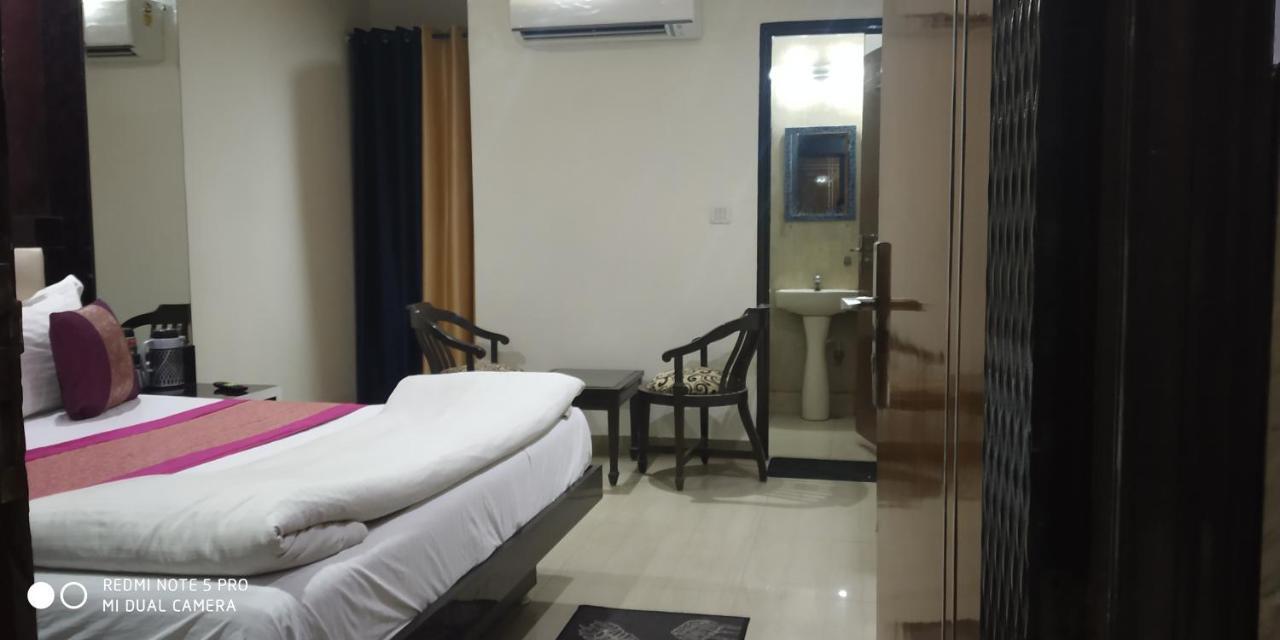 Adb Rooms Udhav Palace Nova Deli Exterior foto