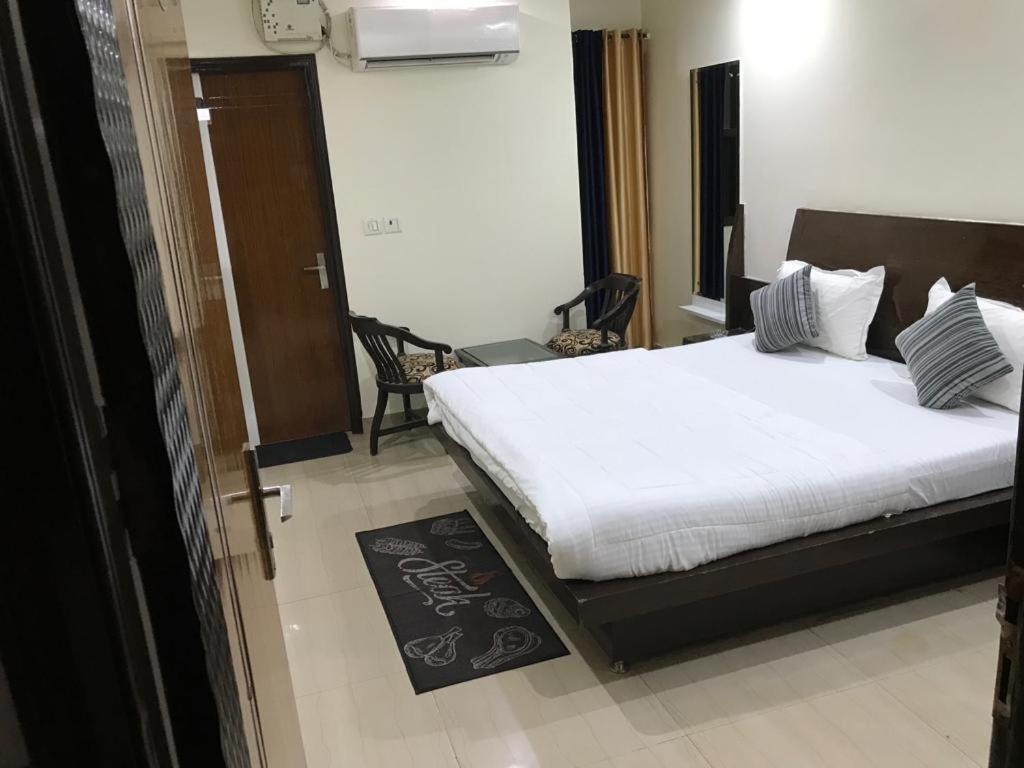 Adb Rooms Udhav Palace Nova Deli Exterior foto